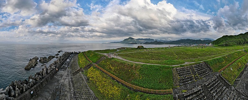 无人机拍摄的潮景公园海岸线，位于台湾基隆北岸。