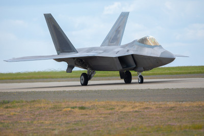 F-22猛禽起飞