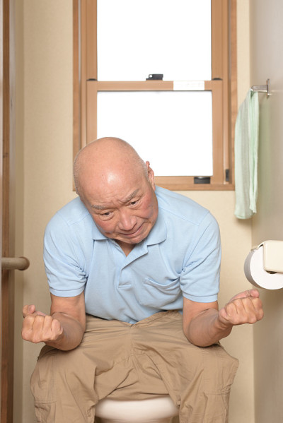 患有便秘的老年人