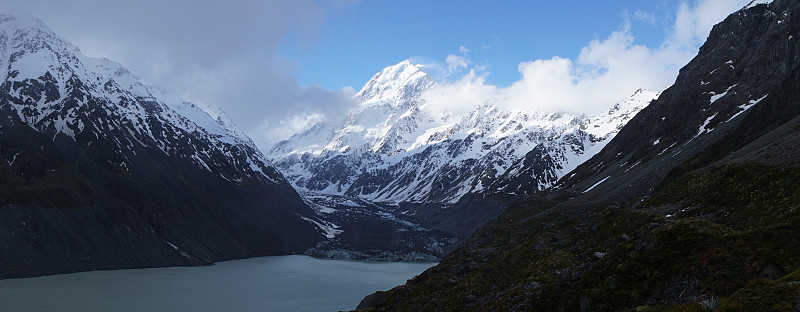 山和湖冬季景观附近的奥拉基-库克山国家公园在塔斯曼湖在新西兰南岛。