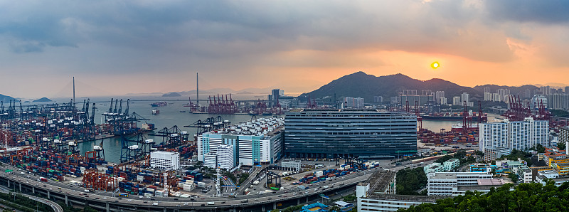 香港葵涌- 2019年9月24日:无人机拍摄的葵青货柜码头