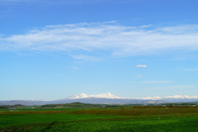 从朝川机场看到的大石山，蓝天，与copy sp