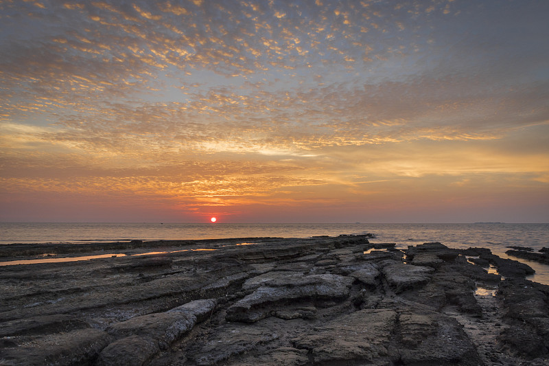 南苏拉威西岛望加锡的Kuri海滩夕阳背景