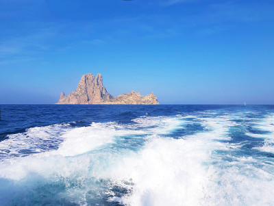 巴利阿里群岛卡拉德霍尔特的伊比沙海的Es Vedra的自然海洋全景