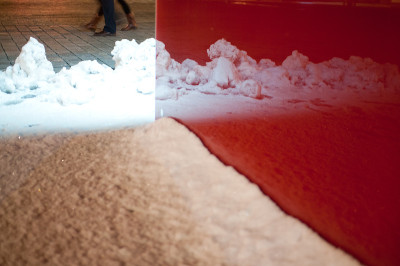 走在雪