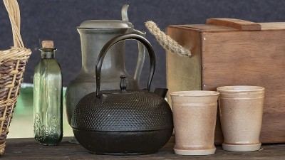 18世纪水壶，陶器和瓶子。