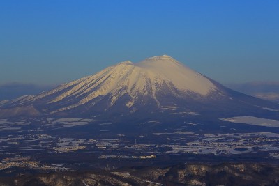 日本岩手火山的黎明