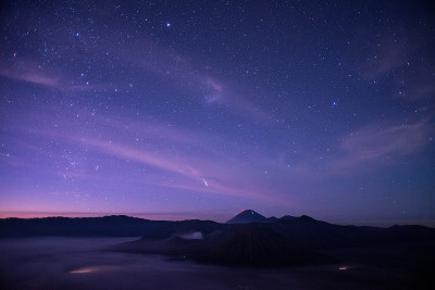 布罗莫山上的流星