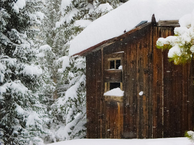 小屋在雪