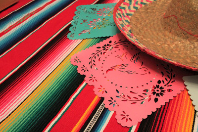 墨西哥斗篷帽背景节日cinco de mayo装饰碎纸班廷旗帜serape毯子碎纸