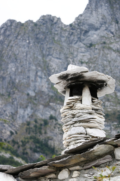 烟囱和屋顶全部采用石头和大理石。Campocatino, Garfagnana, Apuan Alp
