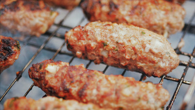 烤肉烤肉串。秘密地到视图