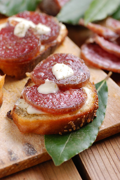 crostini和香肠