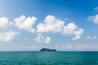 大海中的小岛