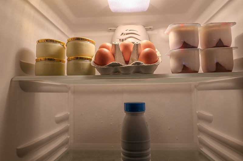 冰箱里的乳制品