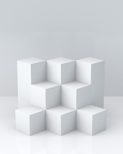 白色立方体盒子与白色空白墙背景显示。3 d渲染。