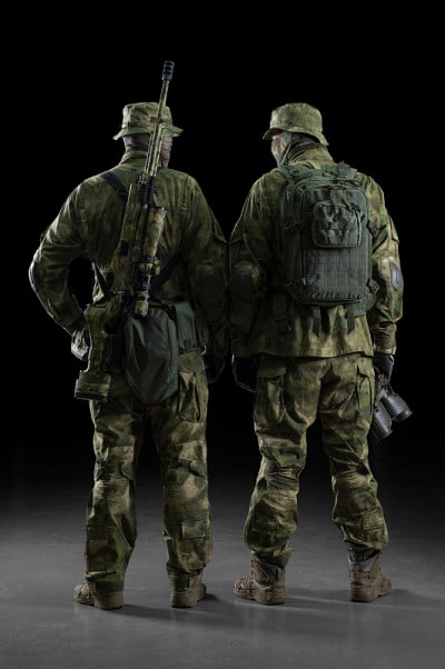 一个特种部队的两名士兵弹药充足。