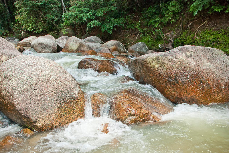 马来西亚彭亨市本东天然未开发的河流