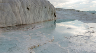 水池与白山