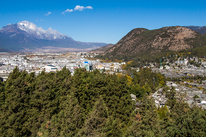 丽江城山景的屋顶