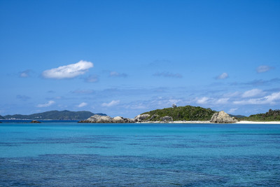 远眺冲绳Tokashiki岛的Abaren海滩