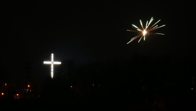 五彩缤纷的烟花在节日之夜