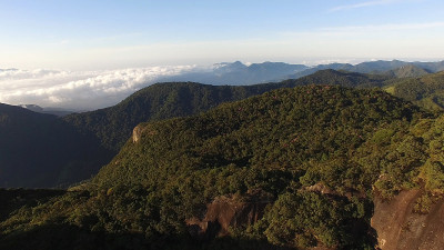 鸟瞰图的山脉在Paraty，里约热内卢de Janeiro，巴西