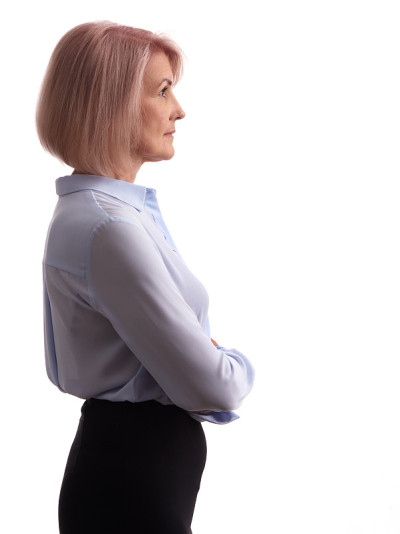一个年老的女商人的侧面图