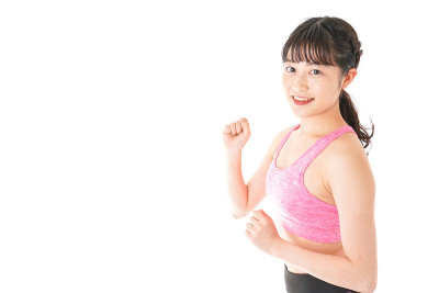 年轻女性跑步