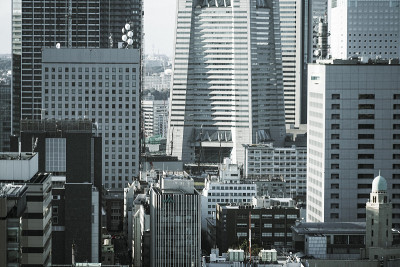 从海洋塔可以看到横滨的天际线(单色)