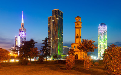 巴统海滨大道夜景与查查塔