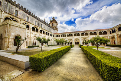 阿尔科巴卡修道院(Mosteiro de Santa Maria de Alcobaca)的修道院和