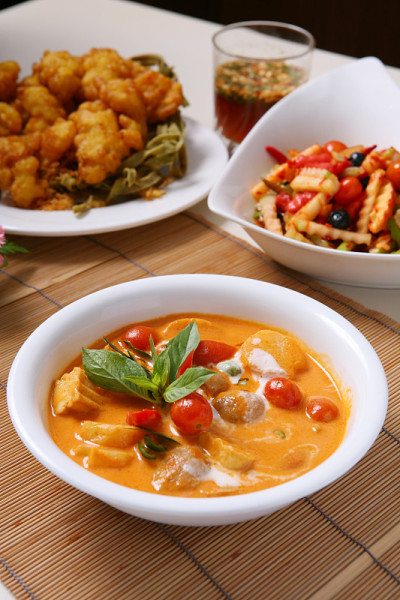 Kang Phed Ped yang thai Food