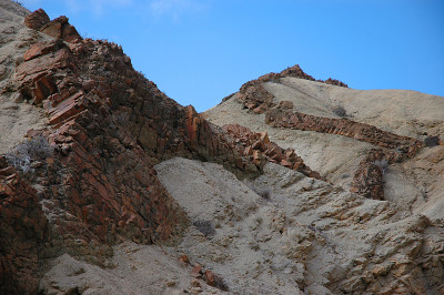 岩石断层线