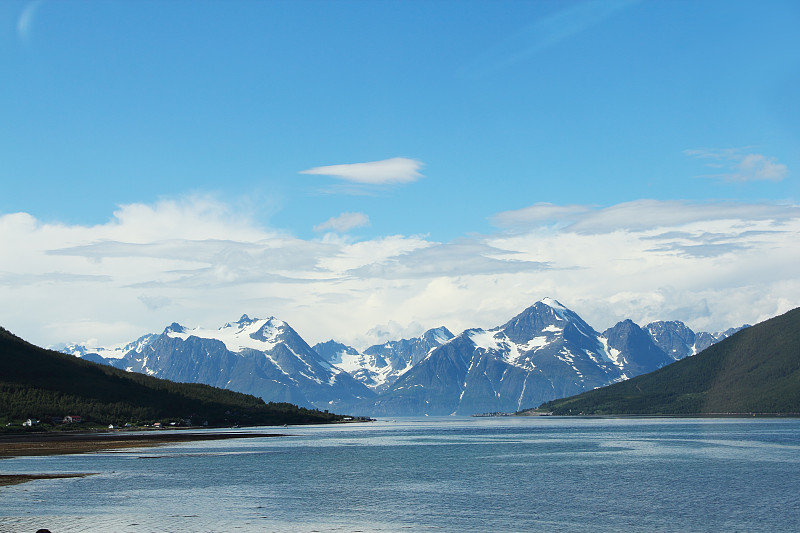 北极山脉和峡湾