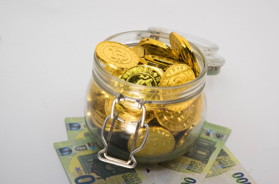 代表电子货币的黄金比特币