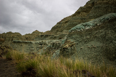 约翰戴化石床国家纪念碑山脉和岩石特征