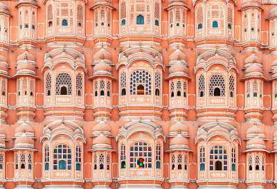 斋浦尔Hawa Mahal(风之宫)令人敬畏的窗户