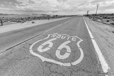 旧66号公路行人路黑白标志