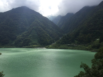 Kurobe峡谷Kurobe河沿岸的风景