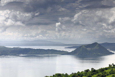Binintiang Malaki或Big Leg crater-Volcano Island-Ta