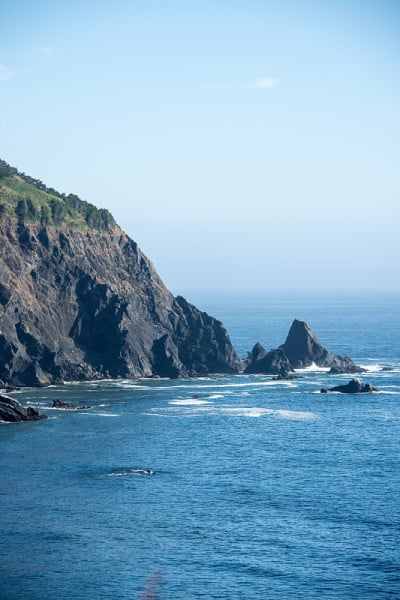 沿塞缪尔H博德曼风景走廊俄勒冈海岸线的海堆和悬崖