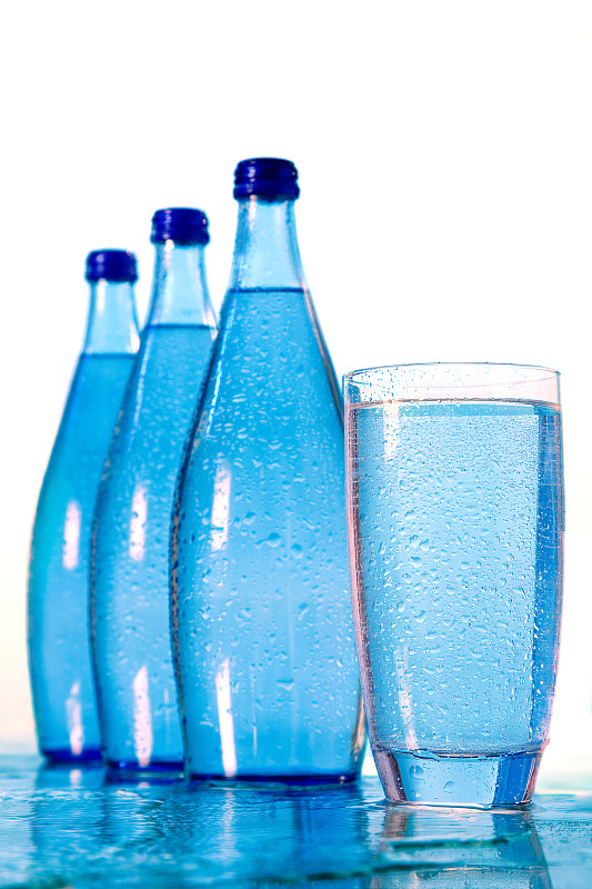 水