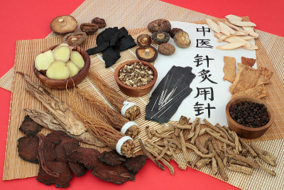 中国针灸治疗与草药
