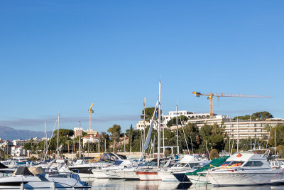 昂蒂布角(Cap d'Antibes)和胡安·莱斯·潘(Juan les Pins)市中心的建筑和房