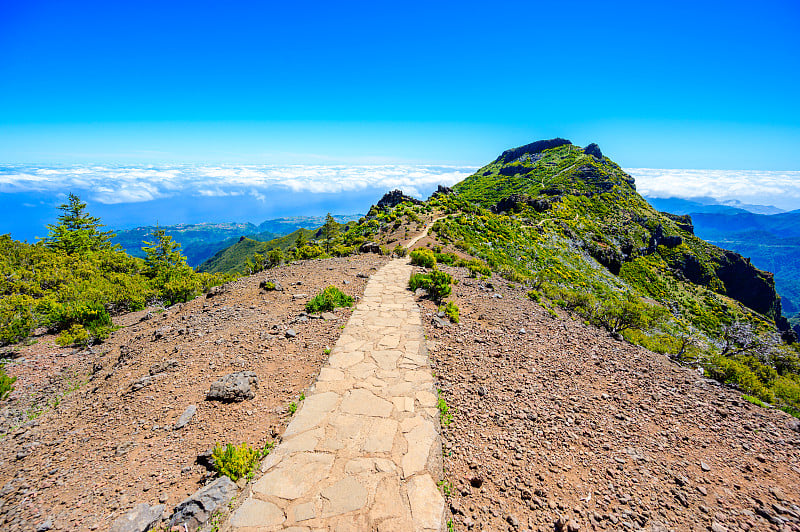 阿查达多特谢拉-风景从Pico Ruivo -徒步旅行在马德拉岛，葡萄牙