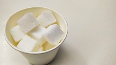 纸杯里的方糖