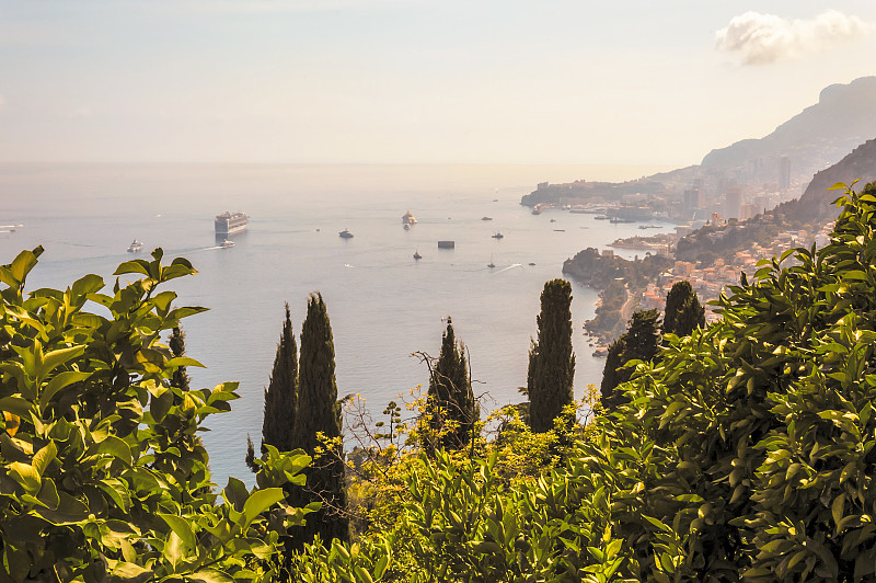 Cabbé Cap Martin和摩纳哥Montecarlo公国海湾的全景