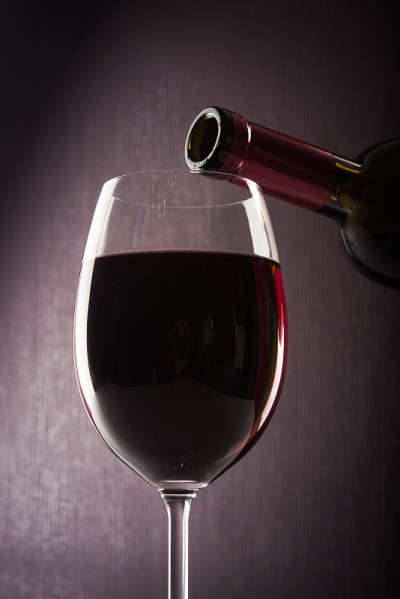 酒杯和酒瓶