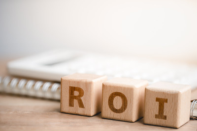 投资回报(ROI)。